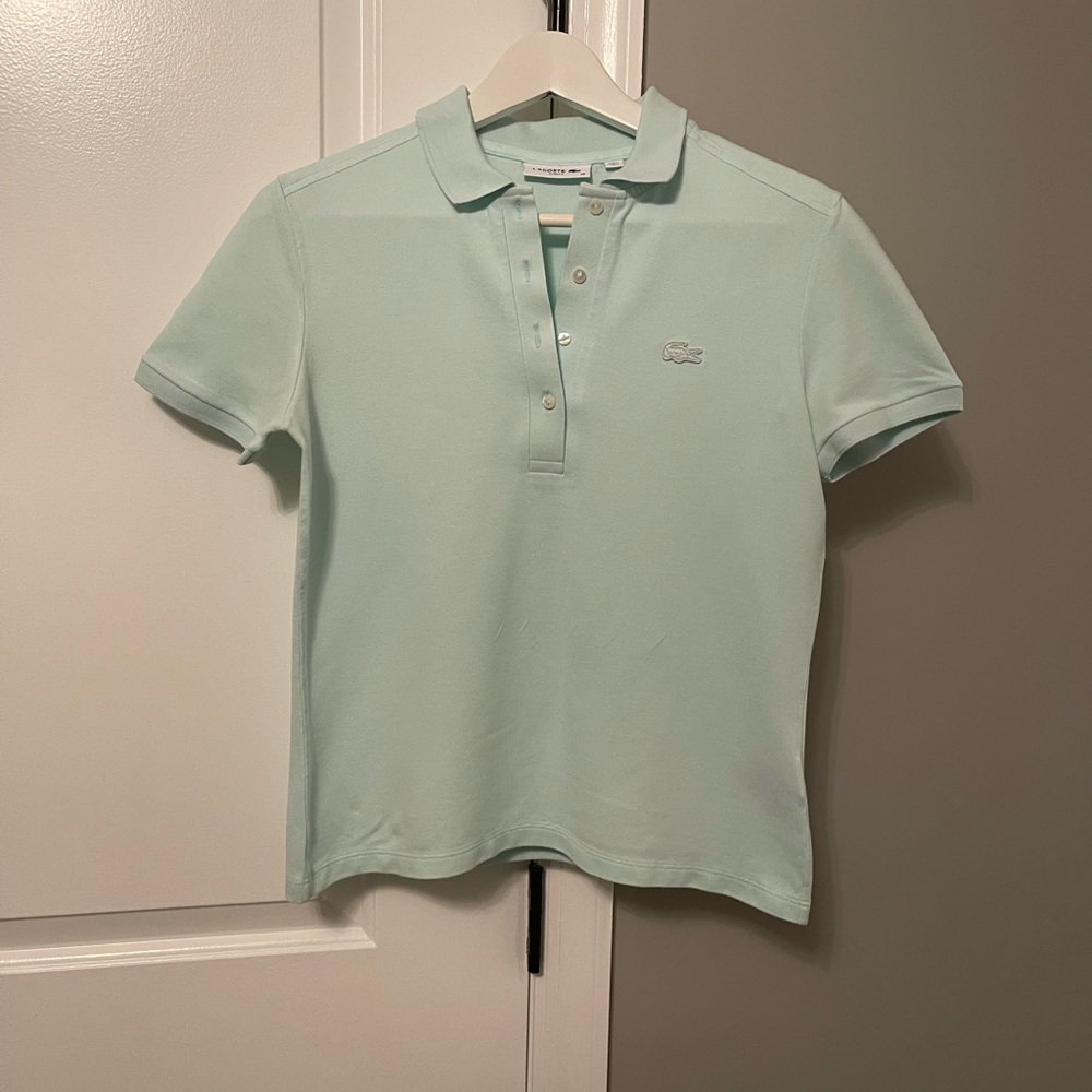 Lacoste top size 38 slim fit in good condition. Mint color